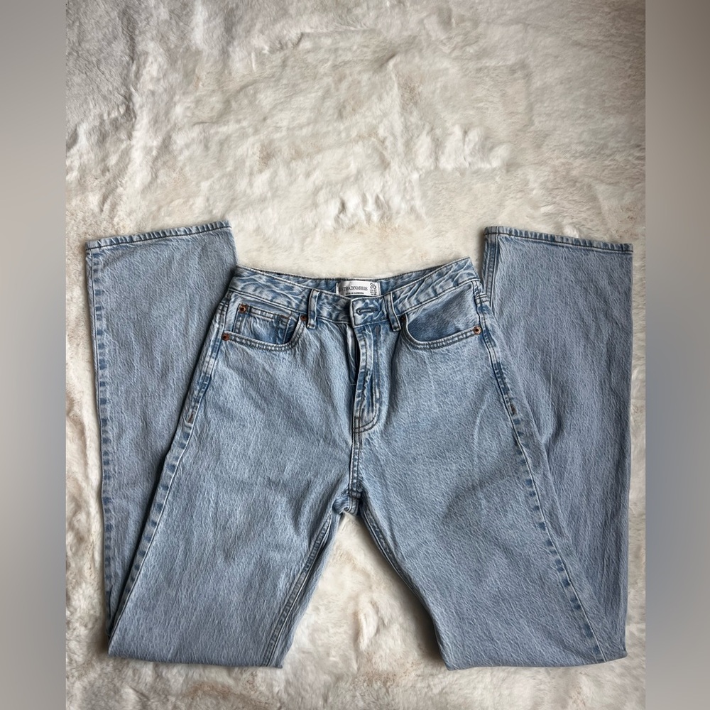 Stradivarius light wash high-waisted straight leg Jeans US Size 4
